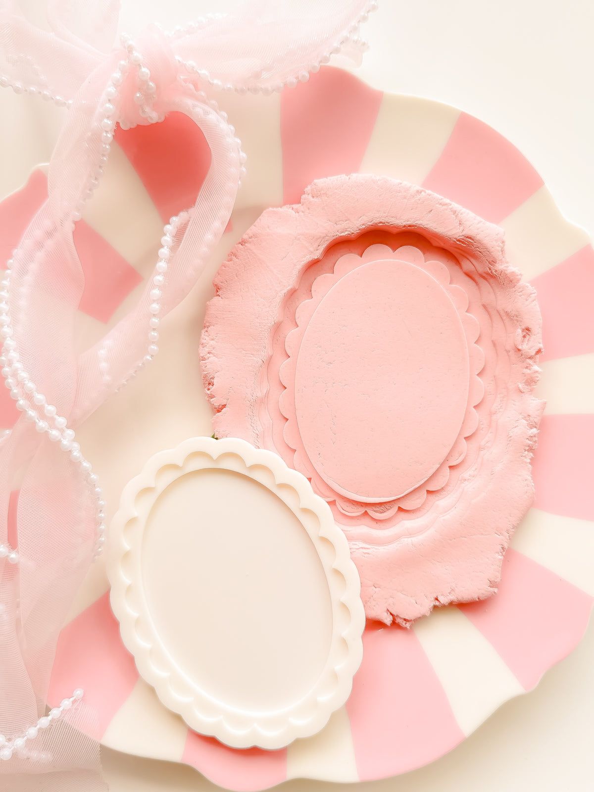 Blank Scalloped Border Style 2 - Debosser and Cutters