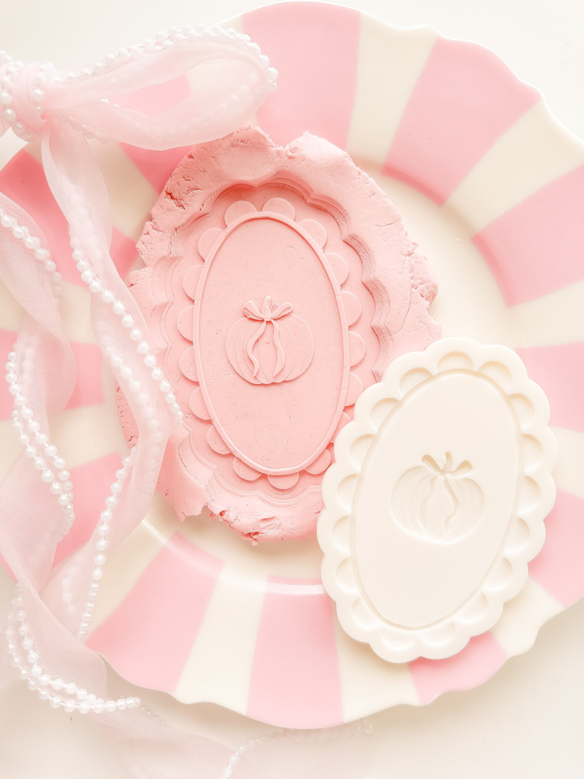 Bow Pumpkin Scallop Plaque - Debosser and Cutter
