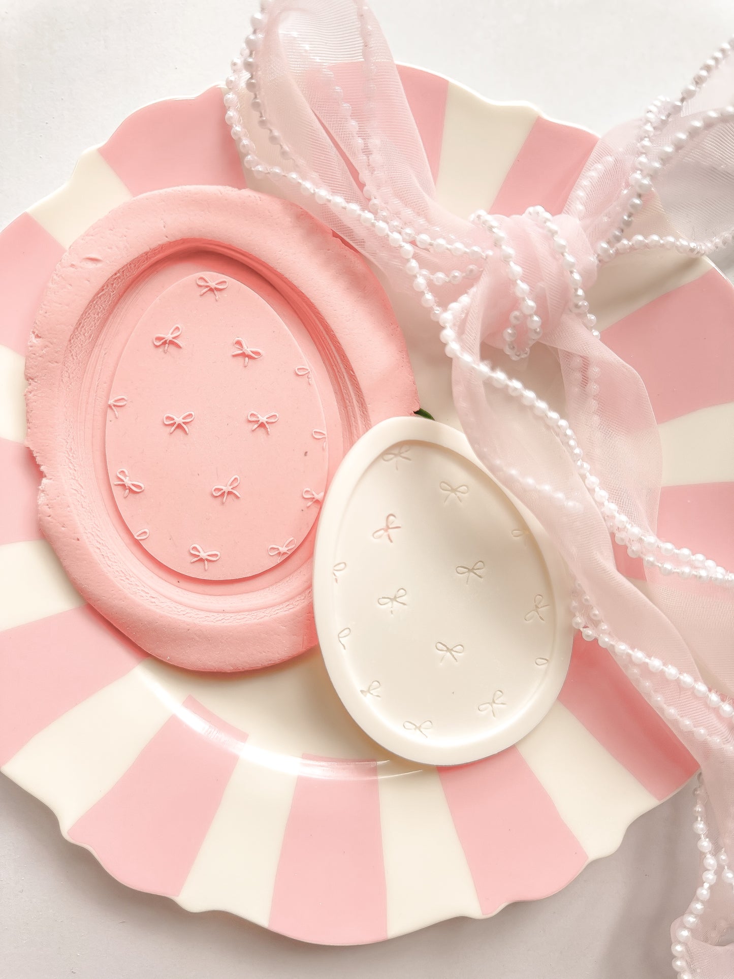 Bow pattern egg - Debosser and Cutter