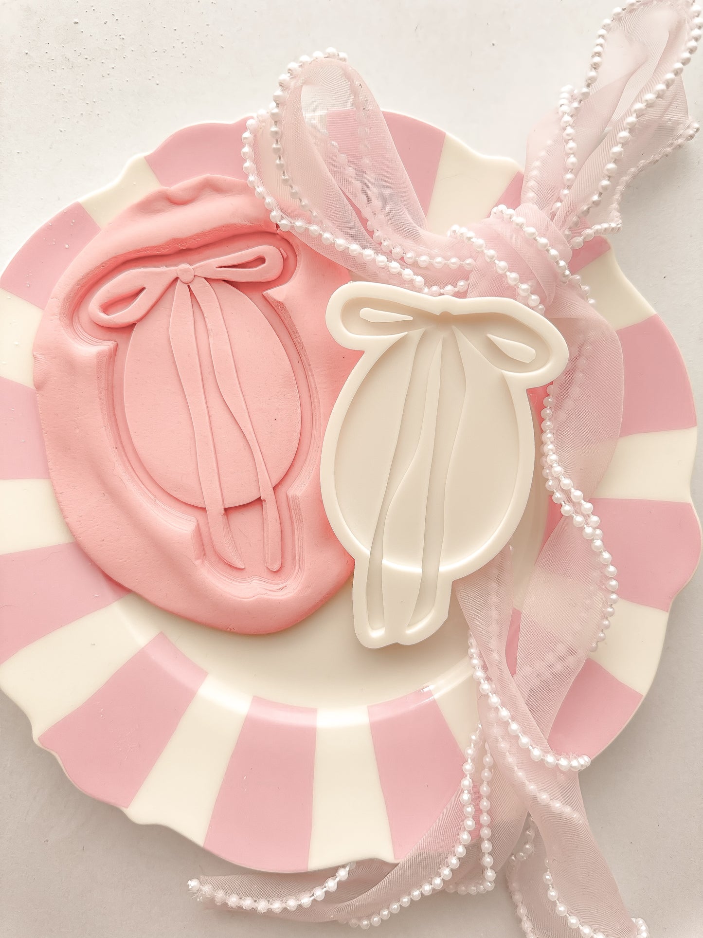 Long ribbon egg - Debosser and Cutter