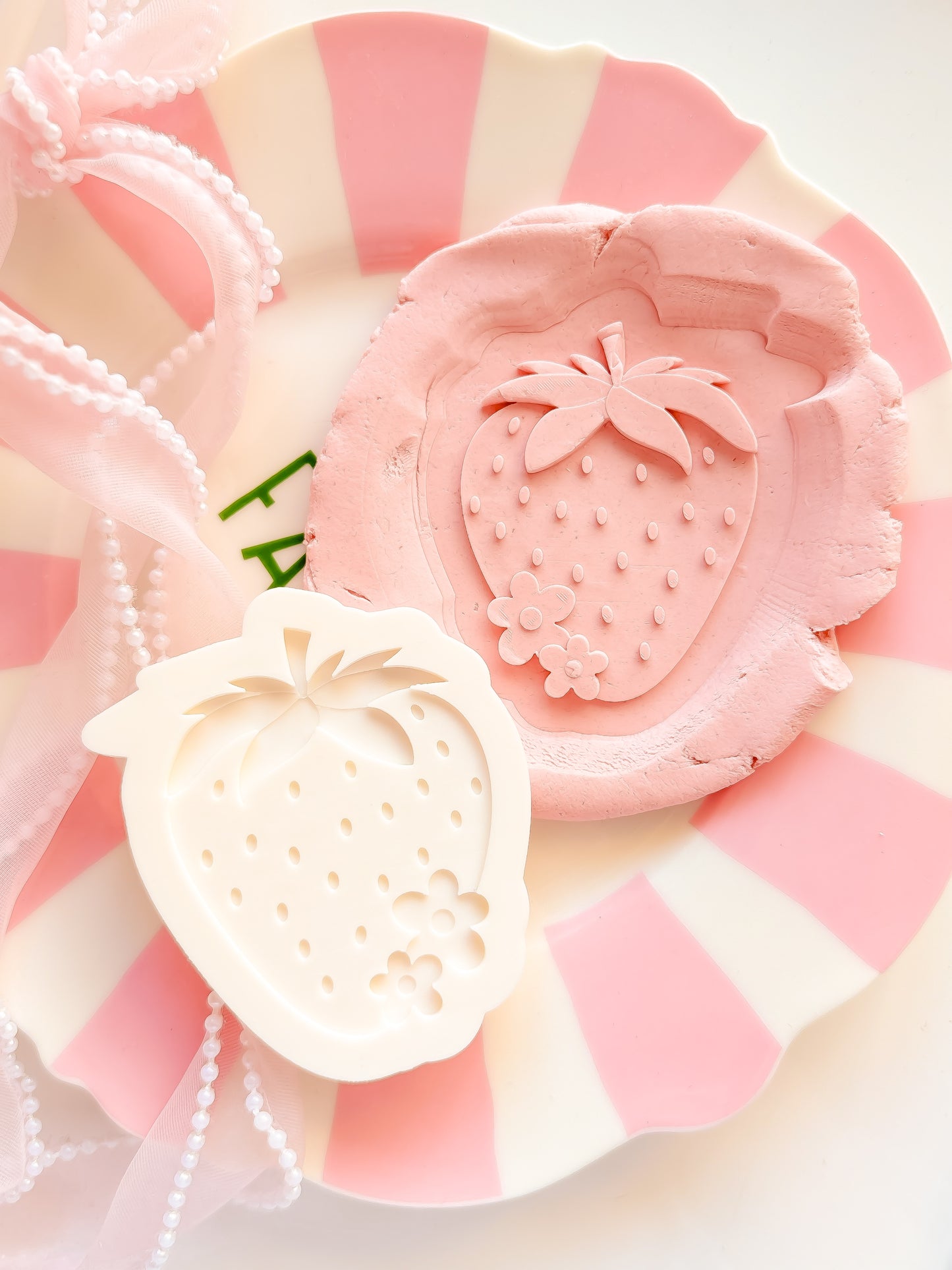 Strawberry with Daisies - Debosser and Cutter