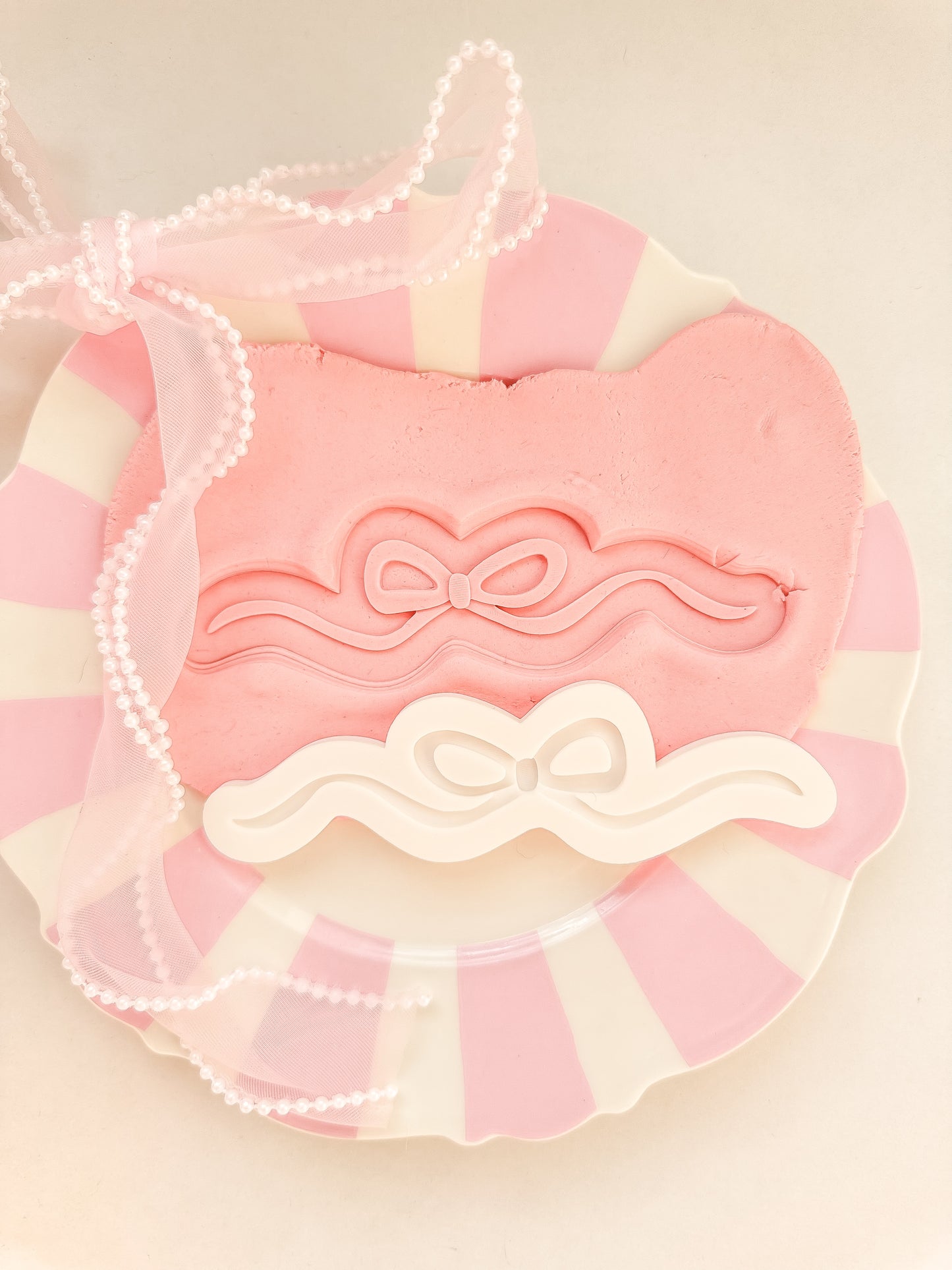Horizontal dainty bow - Debosser and Cutter